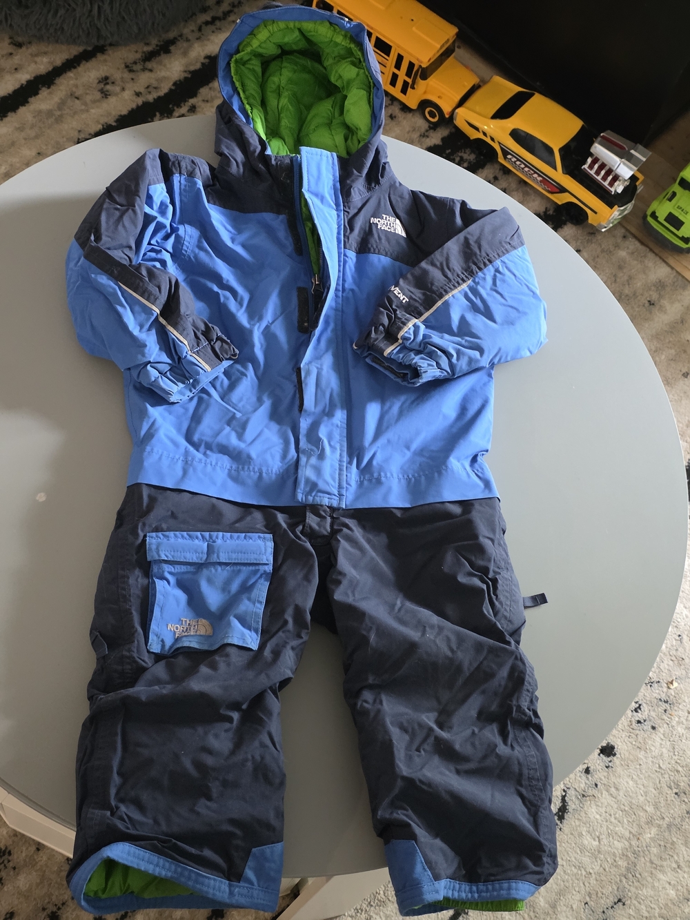 The North Face Kids' Two-Tone Blue Snow Suit with Lime Lining 2 Ans